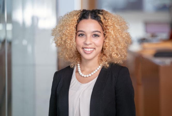 Meet The Woman Behind The Startup Promoting Safety By Manufacturing Necklaces Equipped With Tracking Devices Meet The Woman Behind The Startup Promoting Safety By Manufacturing Necklaces Equipped With Tracking Devices