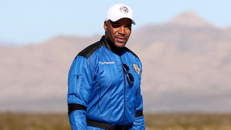 Michael Strahan Makes History As The First American Journalist To Travel To Space Michael Strahan Makes History As The First American Journalist To Travel To Space