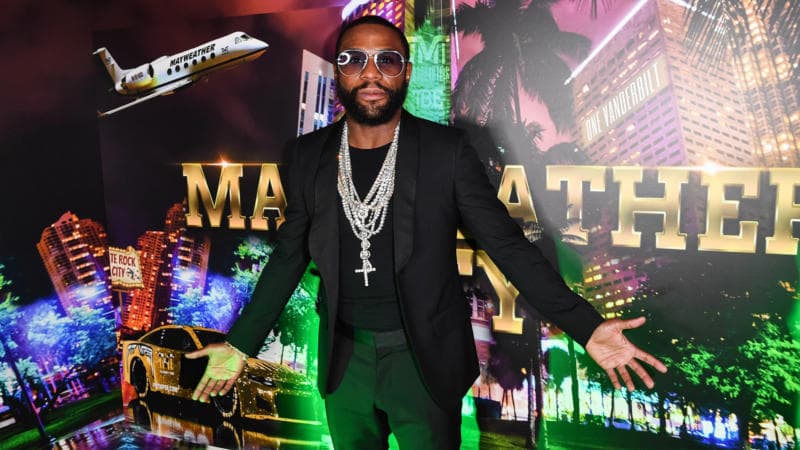 Floyd Mayweather Surprises Discord Fan With $100K Ahead Of NFT Release Floyd Mayweather Surprises Discord Fan With $100K Ahead Of NFT Release