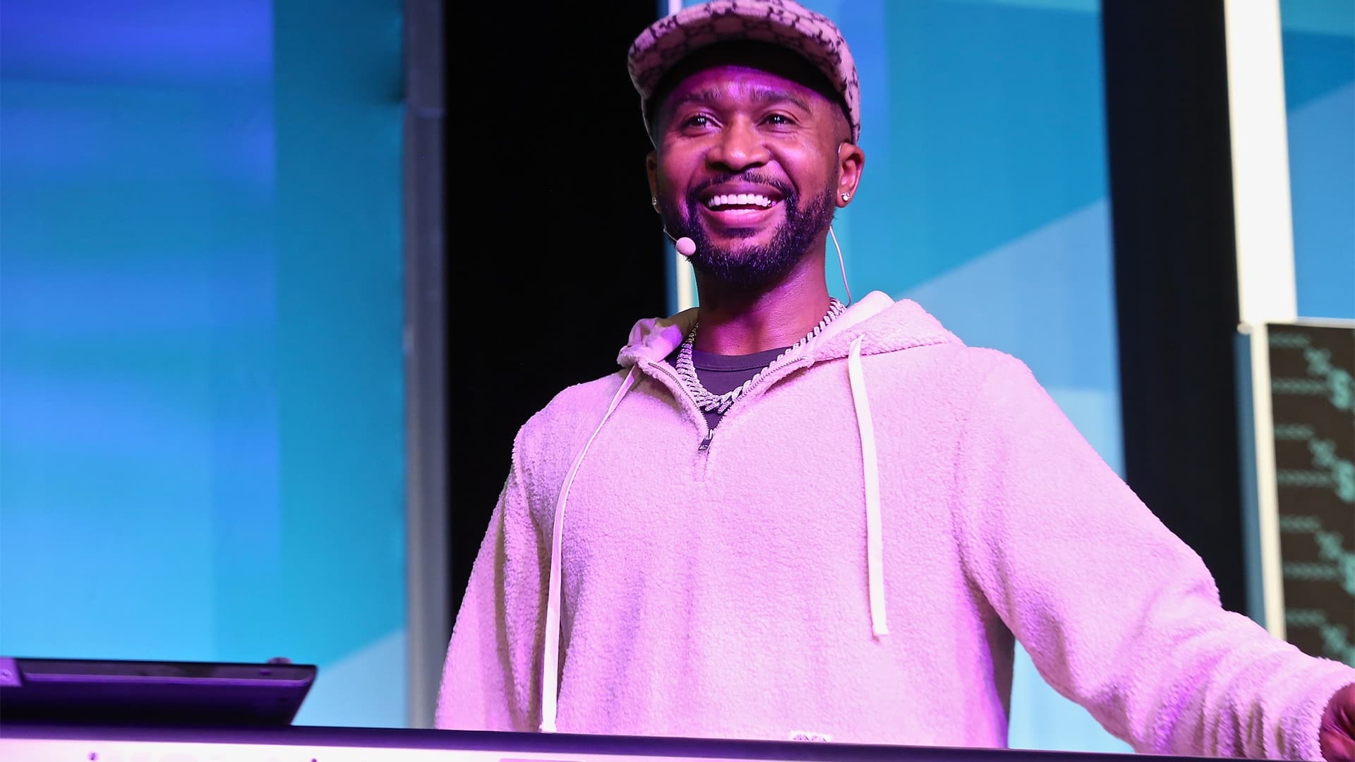 Zaytoven Details The Mindset He Had After Receiving A $100K Paycheck For Usher's 'Papers' — 'I Know I’mma Fall Off After This' Zaytoven Details The Mindset He Had After Receiving A $100K Paycheck For Usher's 'Papers' — 'I Know I’mma Fall Off After This'