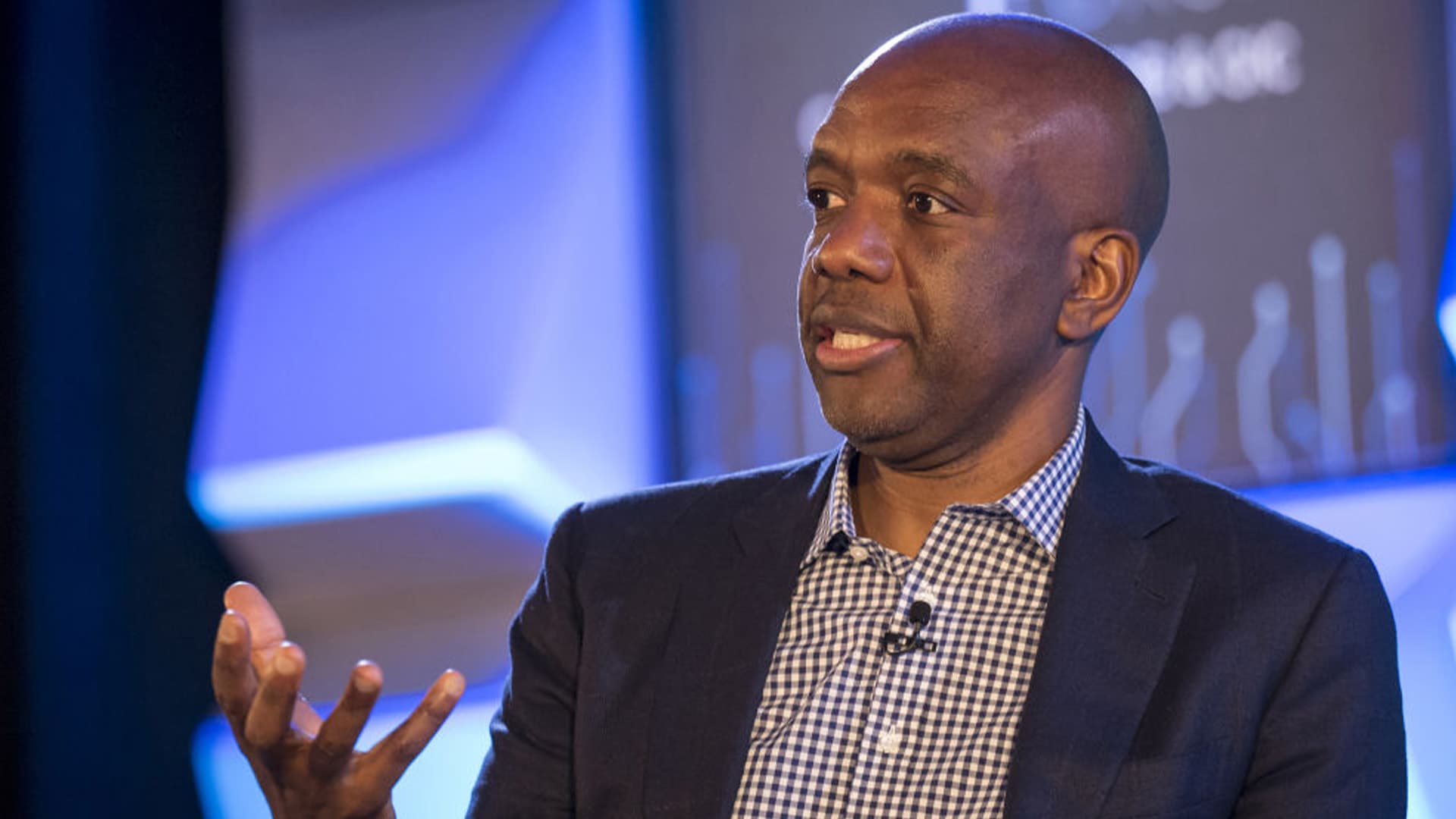 Airbnb Appoints Google's James Manyika To Its Board Of Directors To Transform The Platform With AI Airbnb Appoints Google's James Manyika To Its Board Of Directors To Transform The Platform With AI