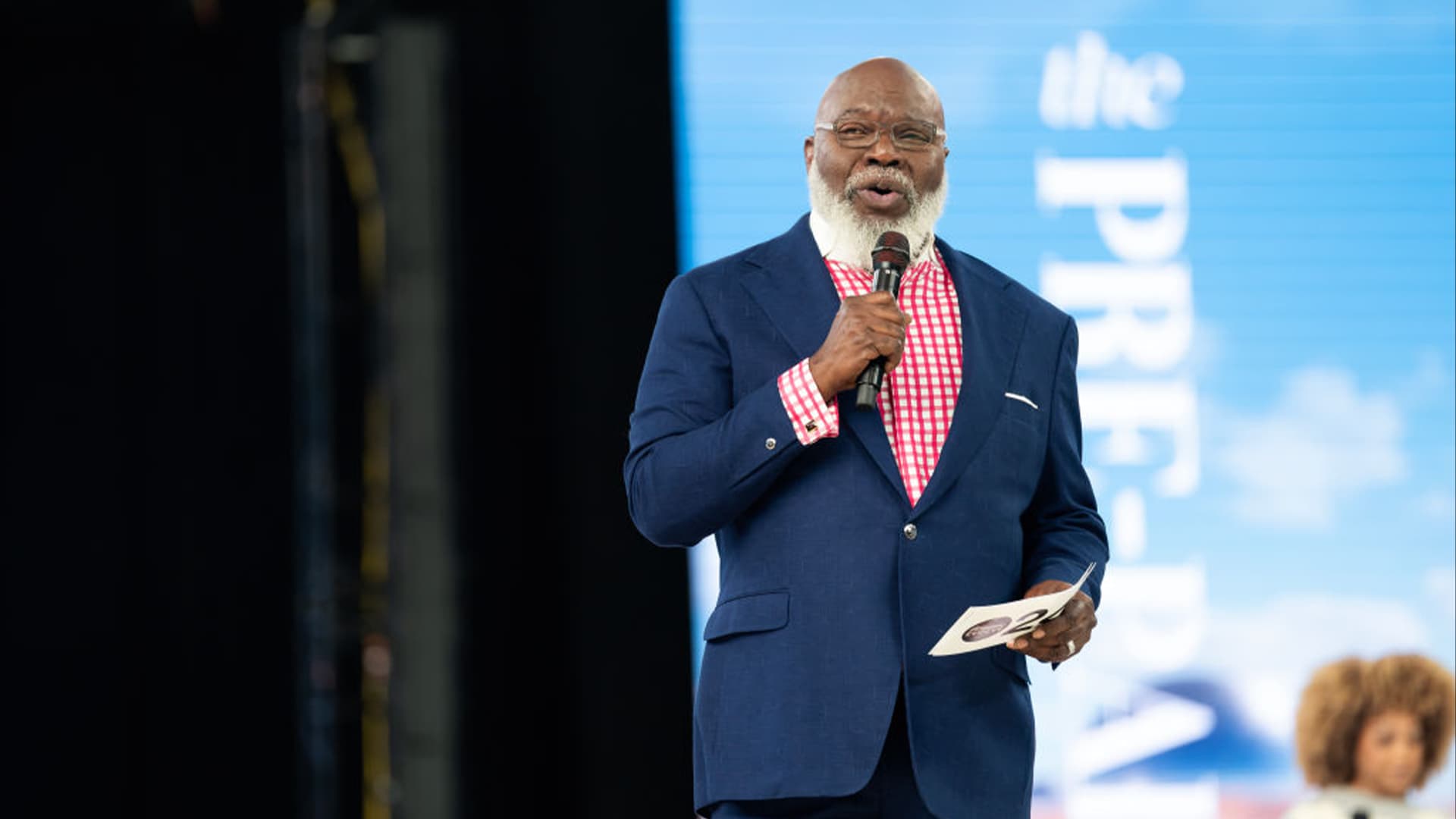 After An Innovative Life-Saving Surgery, T.D. Jakes Doubles Down On Tech And Economic Justice After An Innovative Life-Saving Surgery, T.D. Jakes Doubles Down On Tech And Economic Justice
