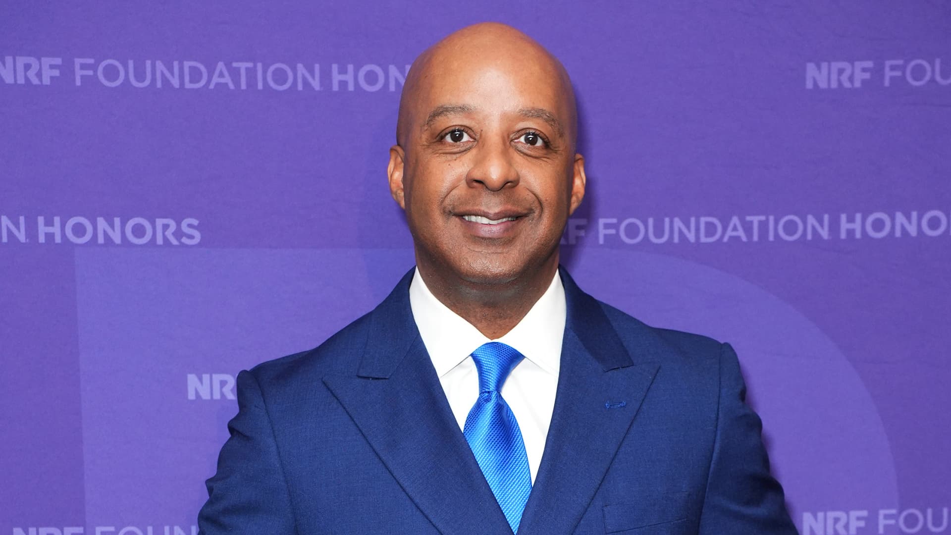 Marvin Ellison's Journey To Leading Lowe's As The Top Black CEO Of A Fortune 500 Company — 'I Had To Find A Way To Differentiate Myself' Marvin Ellison's Journey To Leading Lowe's As The Top Black CEO Of A Fortune 500 Company — 'I Had To Find A Way To Differentiate Myself'
