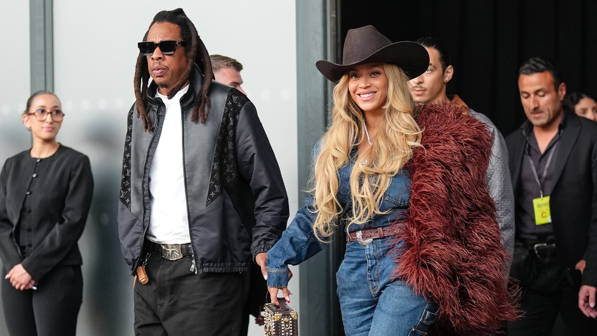 Black-Owned Houston Soul Food Restaurant Receives Stamp Of Approval From Jay-Z During The 'Cowboy Carter Tour' Stop Black-Owned Houston Soul Food Restaurant Receives Stamp Of Approval From Jay-Z During The 'Cowboy Carter Tour' Stop