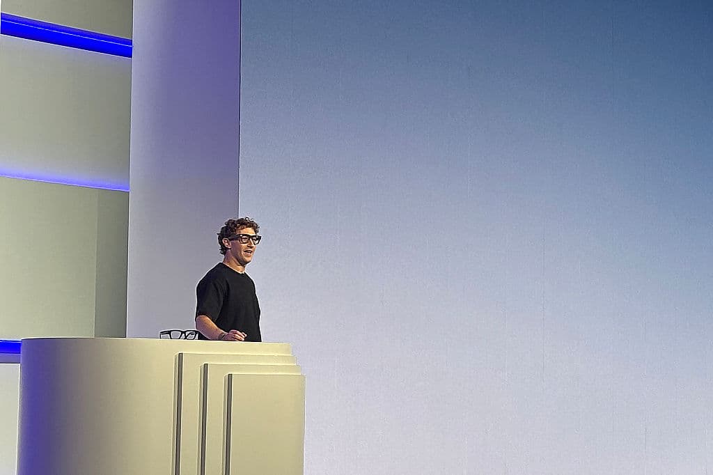 Mark Zuckerberg Unveils New AI-Powered Meta Glasses With Built-In Display Mark Zuckerberg Unveils New AI-Powered Meta Glasses With Built-In Display